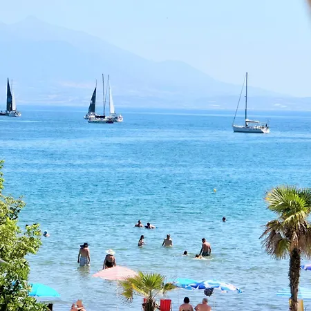 מלון דירות Philoxenia 3*
